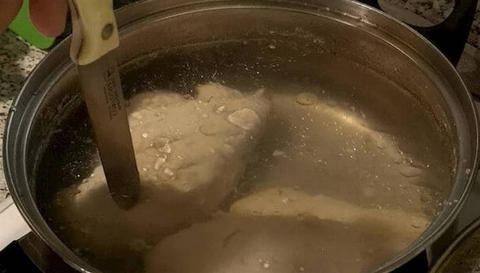 Салат с курицей, сыром, яйцом и огурцом Салат с курицей, сыром, яйцом и огурцом
