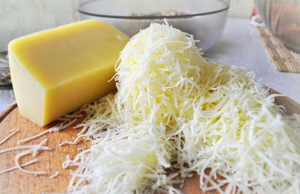 Салат с курицей, морковью, черносливом и грецким орехом