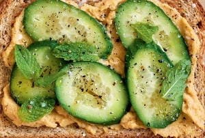 Канапе на шпажках на праздничный стол Канапе на шпажках на праздничный стол
