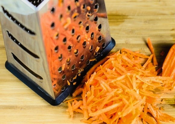 Крабовый салат с кукурузой, колбасой и сухариками Крабовый салат с кукурузой, колбасой и сухариками