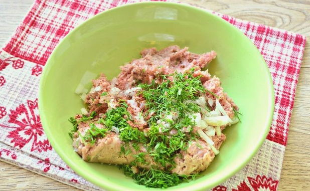 Чебуреки с начинкой из куриного фарша