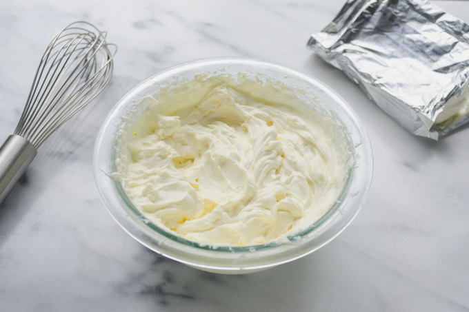 Круассаны с красной рыбой и творожным сыром