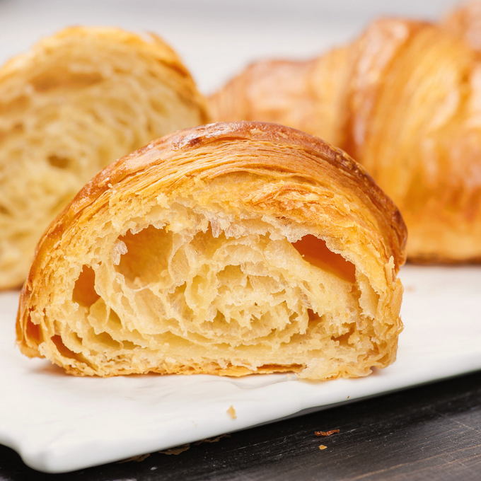 Круассаны с красной рыбой и творожным сыром