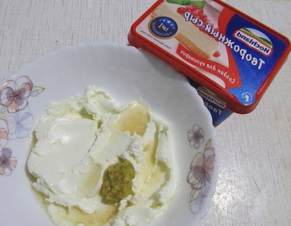 Круассаны с красной рыбой и творожным сыром