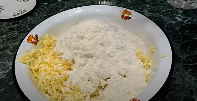 Королевская ватрушка с изюмом и творогом