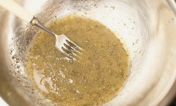 Большой кусок говядины, запеченный в фольге в духовке Большой кусок говядины, запеченный в фольге в духовке