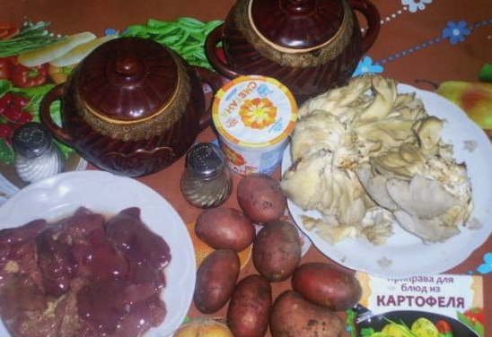 Куриная печень с картошкой и грибами