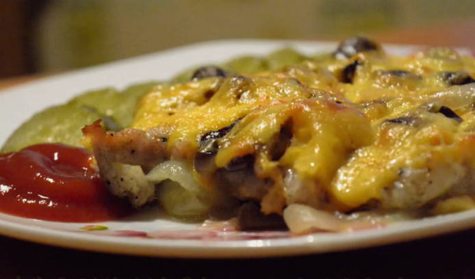 Свиная вырезка кусочками в духовке