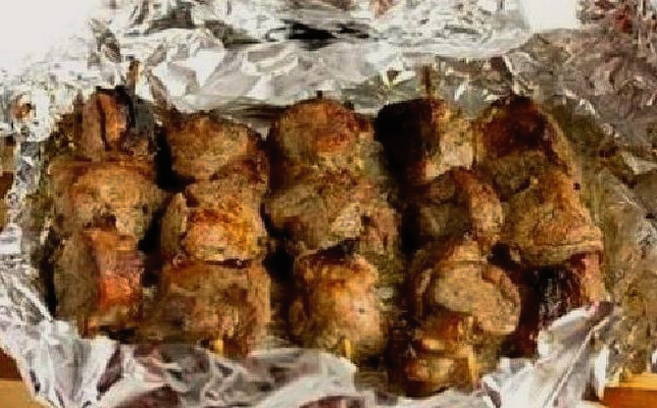 Кусочки свинины как шашлык в духовке Кусочки свинины как шашлык в духовке