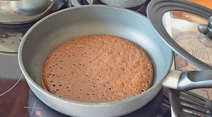 Шоколадный корж для торта на сковороде Шоколадный корж для торта на сковороде