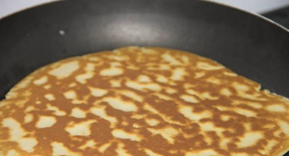 Коржи со сгущенкой для торта на сковороде Коржи со сгущенкой для торта на сковороде