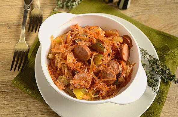 Солянка с квашеной капустой и сосисками