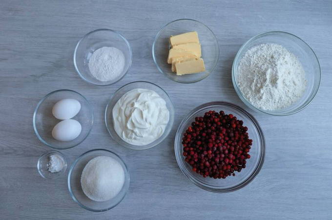 Открытый пирог с брусникой и сметаной Открытый пирог с брусникой и сметаной