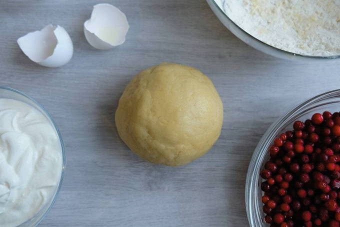 Открытый пирог с брусникой и сметаной Открытый пирог с брусникой и сметаной