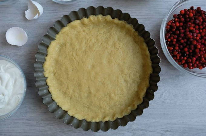 Открытый пирог с брусникой и сметаной Открытый пирог с брусникой и сметаной