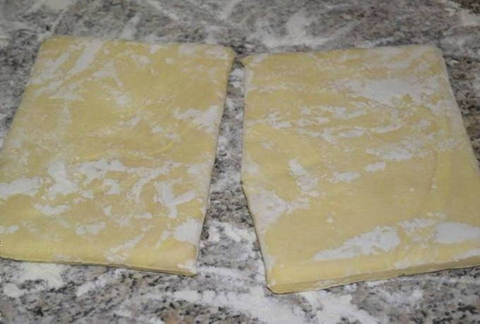 Слоеный пирог с брусникой и сметаной Слоеный пирог с брусникой и сметаной