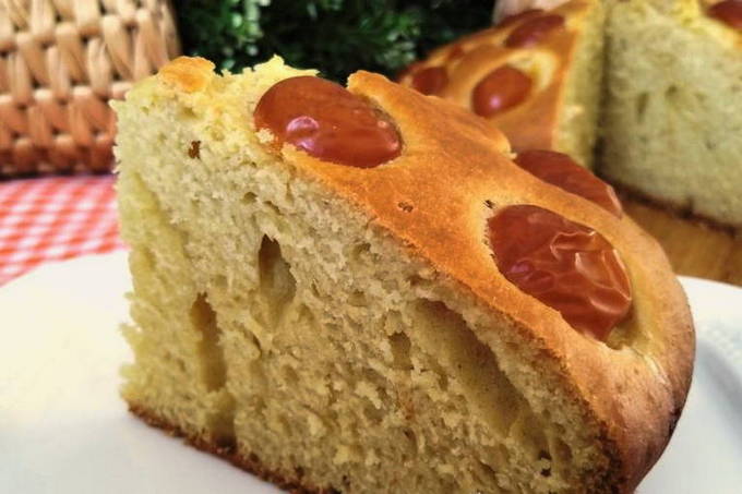 Пирог с алычой на кефире