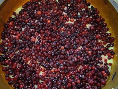 Песочный пирог с брусникой и сметаной Песочный пирог с брусникой и сметаной