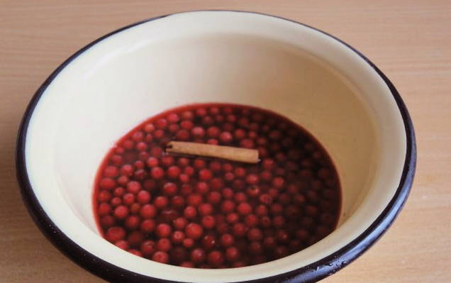 Брусничный соус с вином на зиму