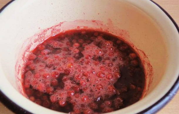 Брусничный соус с вином на зиму
