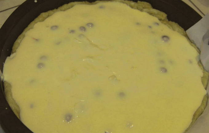 Песочный пирог с брусникой и сметанной заливкой Песочный пирог с брусникой и сметанной заливкой