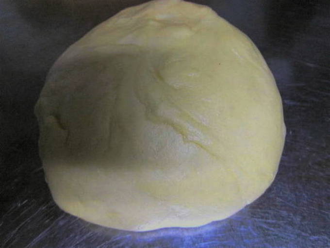 Пирог с брусникой и яблоками из дрожжевого теста