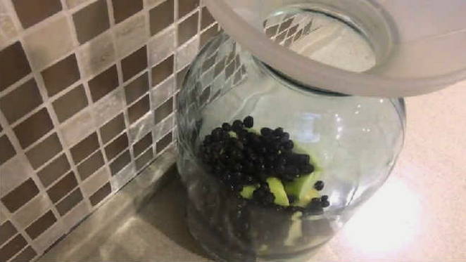 Компот из ранеток и черноплодки на 2-литровую банку на зиму