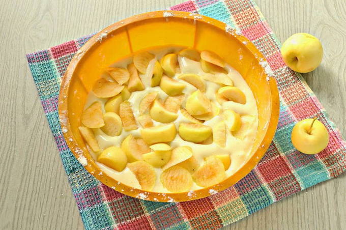 Быстрый и вкусный пирог с ранетками в духовке Быстрый и вкусный пирог с ранетками в духовке