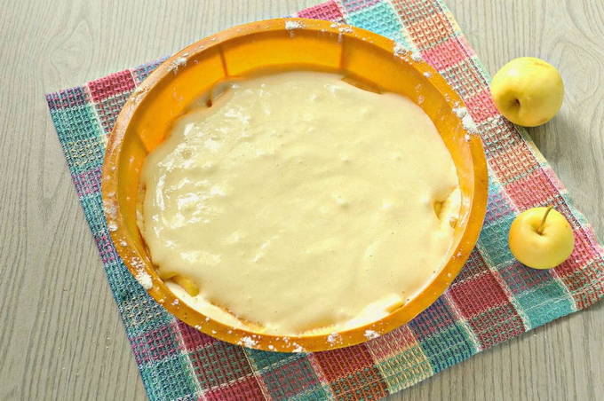 Быстрый и вкусный пирог с ранетками в духовке Быстрый и вкусный пирог с ранетками в духовке