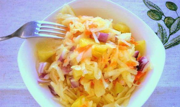 Квашеная капуста с яблоками в банке - классический рецепт Квашеная капуста с яблоками в банке - классический рецепт