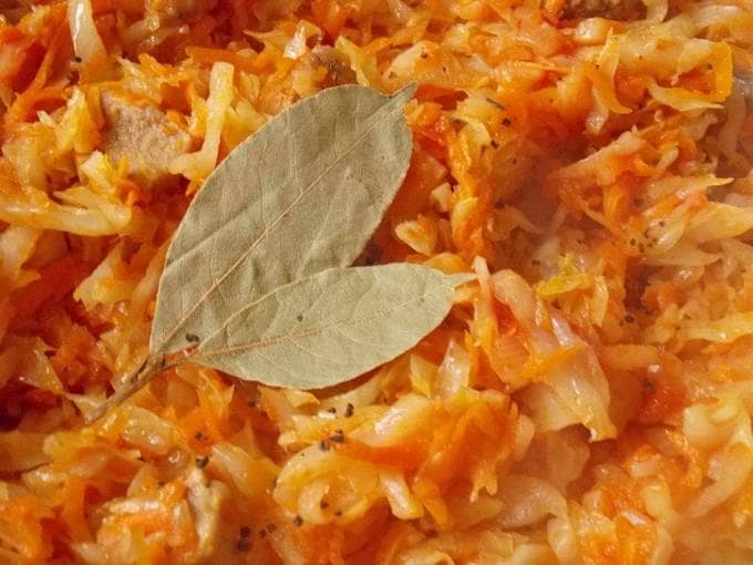 Капуста тушеная на сковороде Капуста тушеная на сковороде
