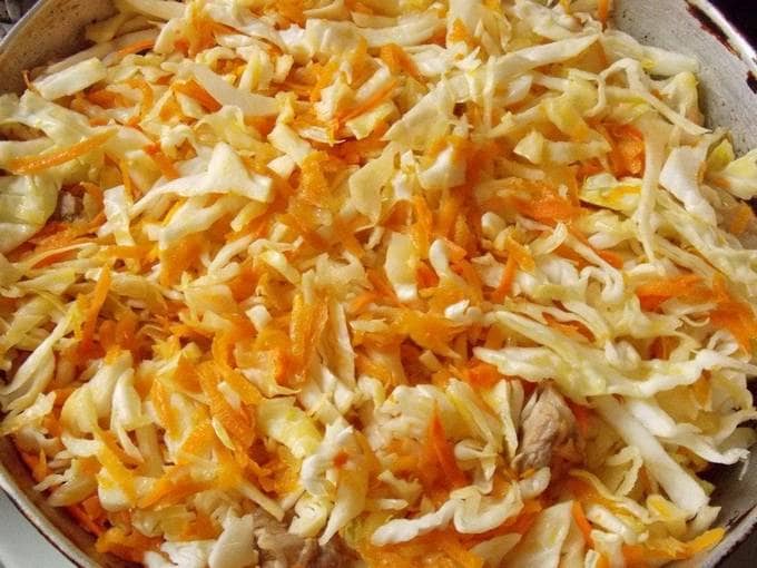 Капуста тушеная на сковороде Капуста тушеная на сковороде