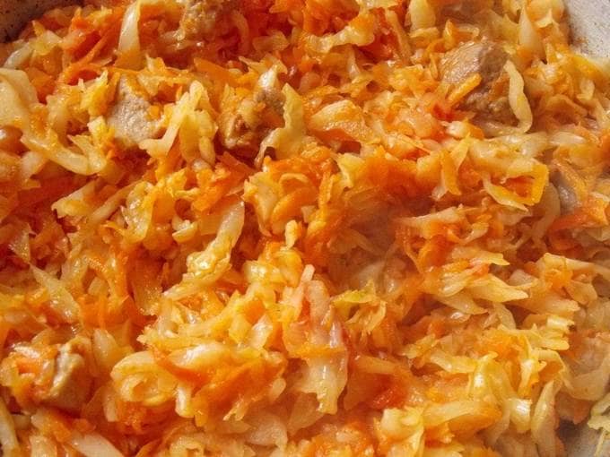 Капуста тушеная на сковороде Капуста тушеная на сковороде