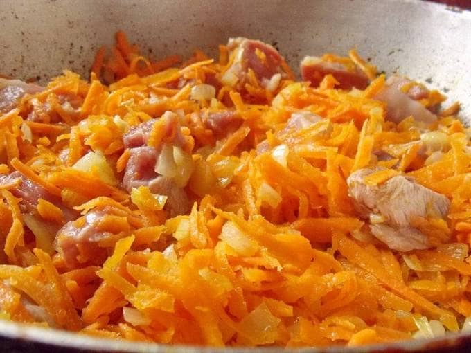 Капуста тушеная на сковороде Капуста тушеная на сковороде