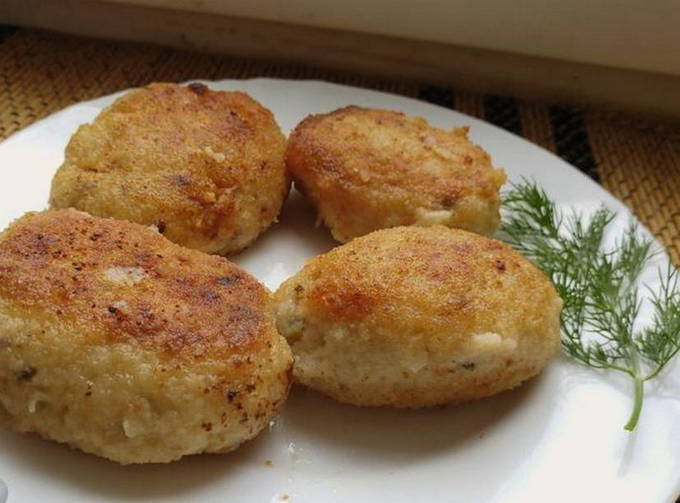 Рыбные котлеты на сковороде