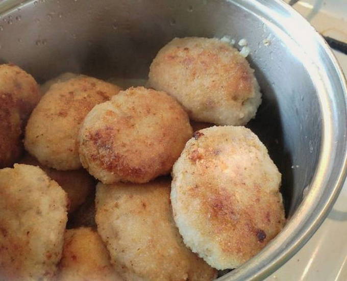 Рыбные котлеты на сковороде Рыбные котлеты на сковороде