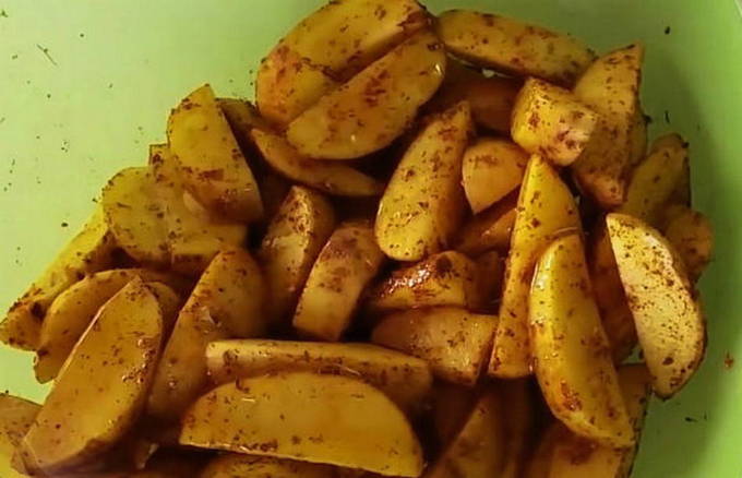 Картошка, запечённая в духовке