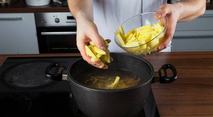 Рассольник с перловкой и огурцами