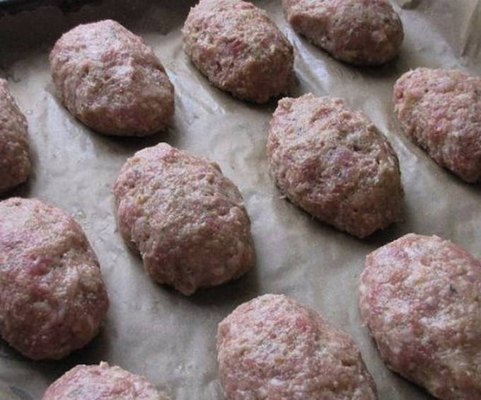 Сочные котлеты из мясного фарша в духовке