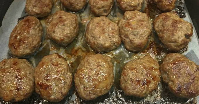 Сочные котлеты из мясного фарша в духовке