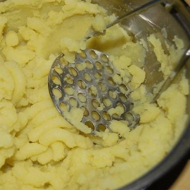 Картофельное пюре с молоком и маслом Картофельное пюре с молоком и маслом