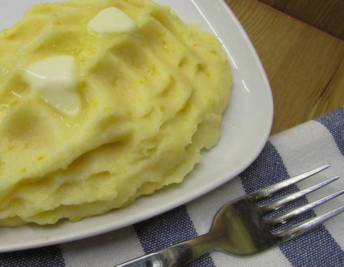 Картофельное пюре с молоком и маслом Картофельное пюре с молоком и маслом
