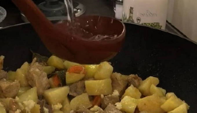 Тушеная картошка со свининой Тушеная картошка со свининой