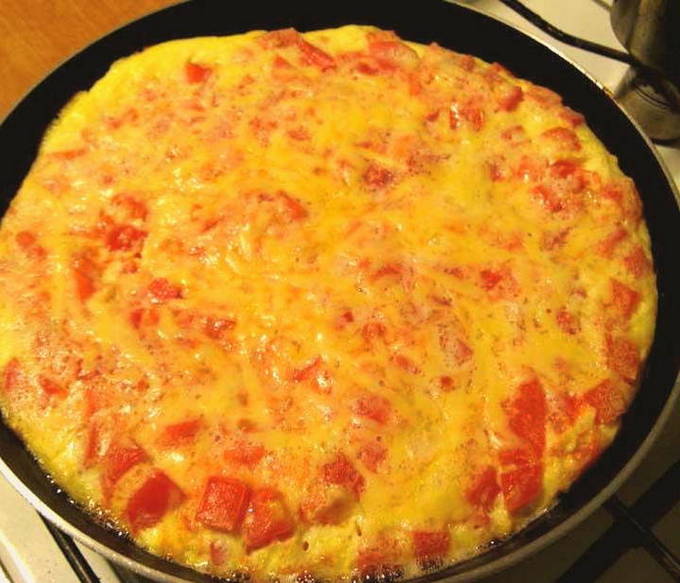 Омлет с сыром и помидорами Омлет с сыром и помидорами