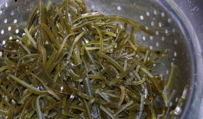 Салат из морской капусты с яйцом Салат из морской капусты с яйцом