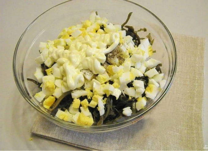 Салат из морской капусты с яйцом Салат из морской капусты с яйцом