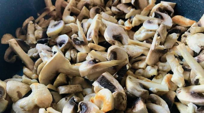 Фетучини с курицей и грибами в сливочном соусе Фетучини с курицей и грибами в сливочном соусе