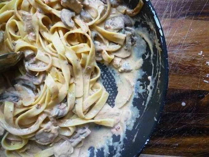 Фетучини с курицей и грибами в сливочном соусе Фетучини с курицей и грибами в сливочном соусе