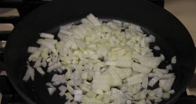 Классическая шакшука на сковороде