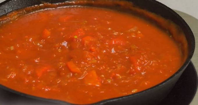 Классическая шакшука на сковороде